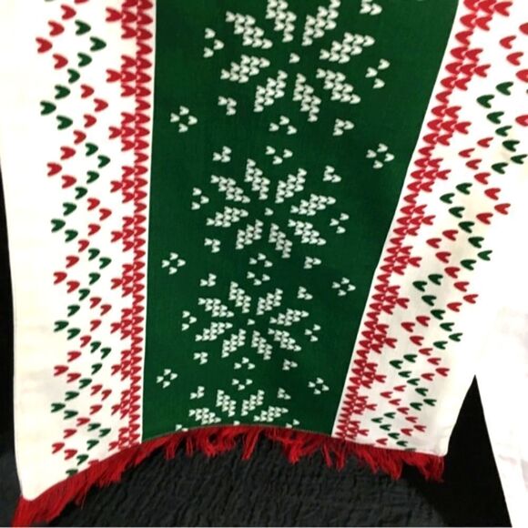 NWOT Christmas Design  Table Runner - Picture 4 of 4